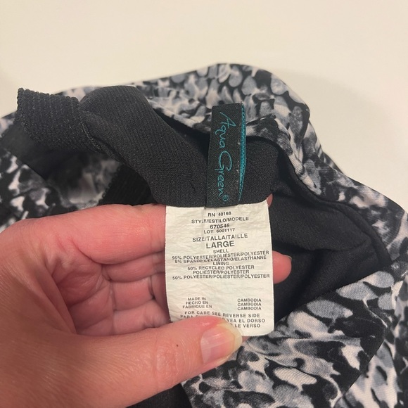 Black and White Swim Top - Picture 4 of 6